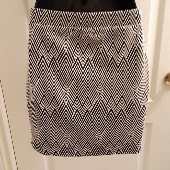 💕CUTE💕Suzy Shier geometric pencil skirt - Picture 5 of 6